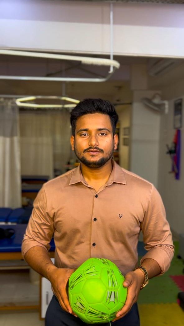 Dr. Sandeep Chaudhry at the Guide Physio clinic in Indirapuram